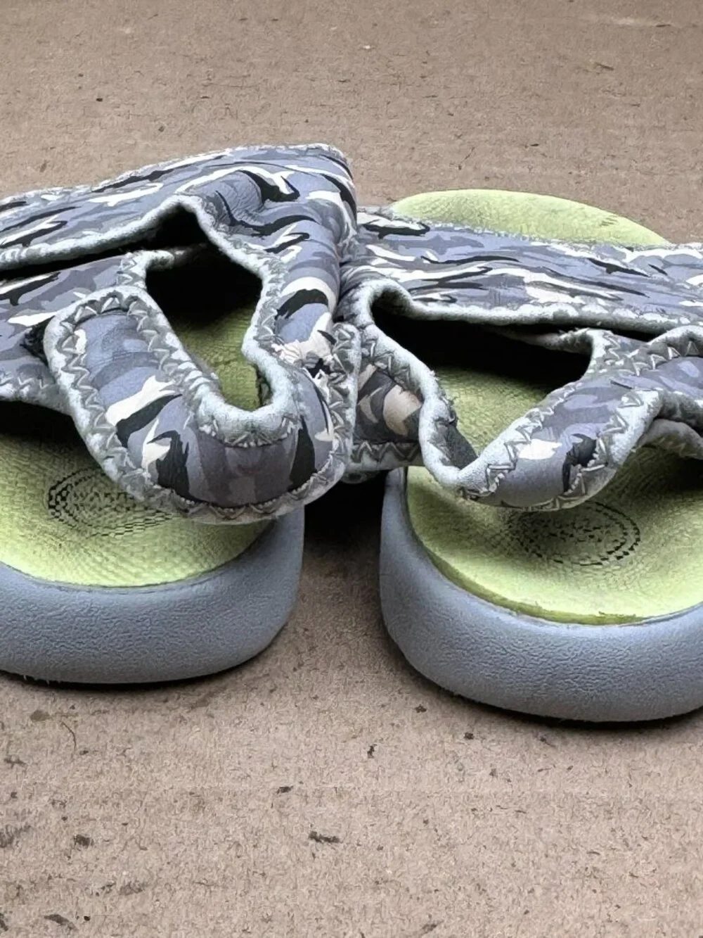 Wonder Nation Boy's Gray Shark Camo Water Sandals Size 9/10 damage